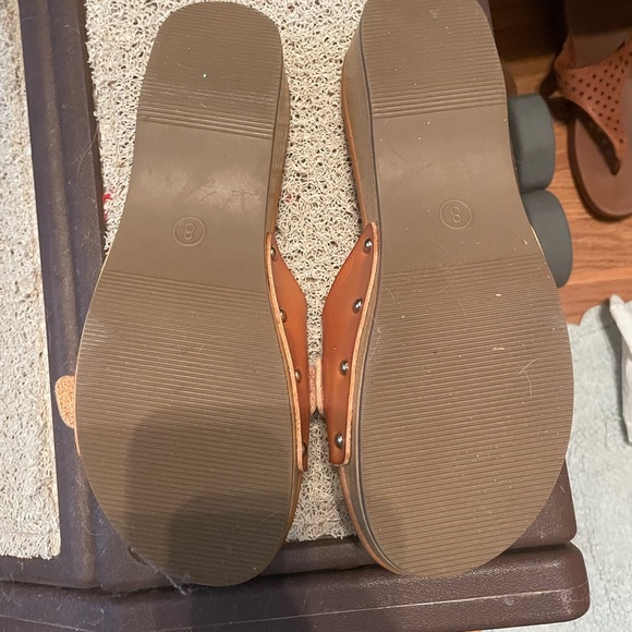 Adorable Sandals - Picture 5 of 6